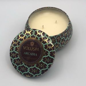 ** MAISON ROUGE** VOLUSPA 2-WICK SCENTED CANDLE - ARCADIA
